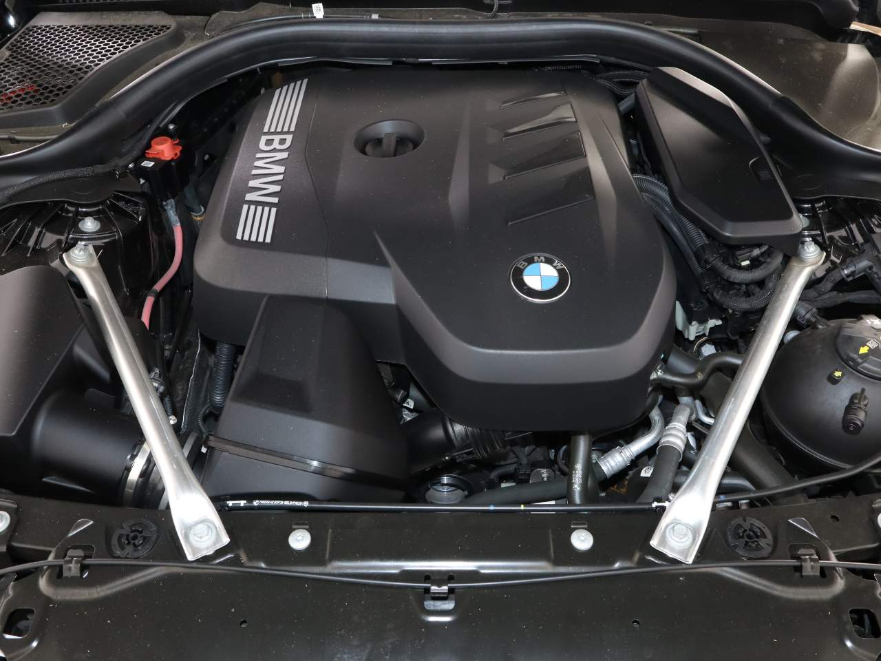 2025 BMW 5-Series 530i