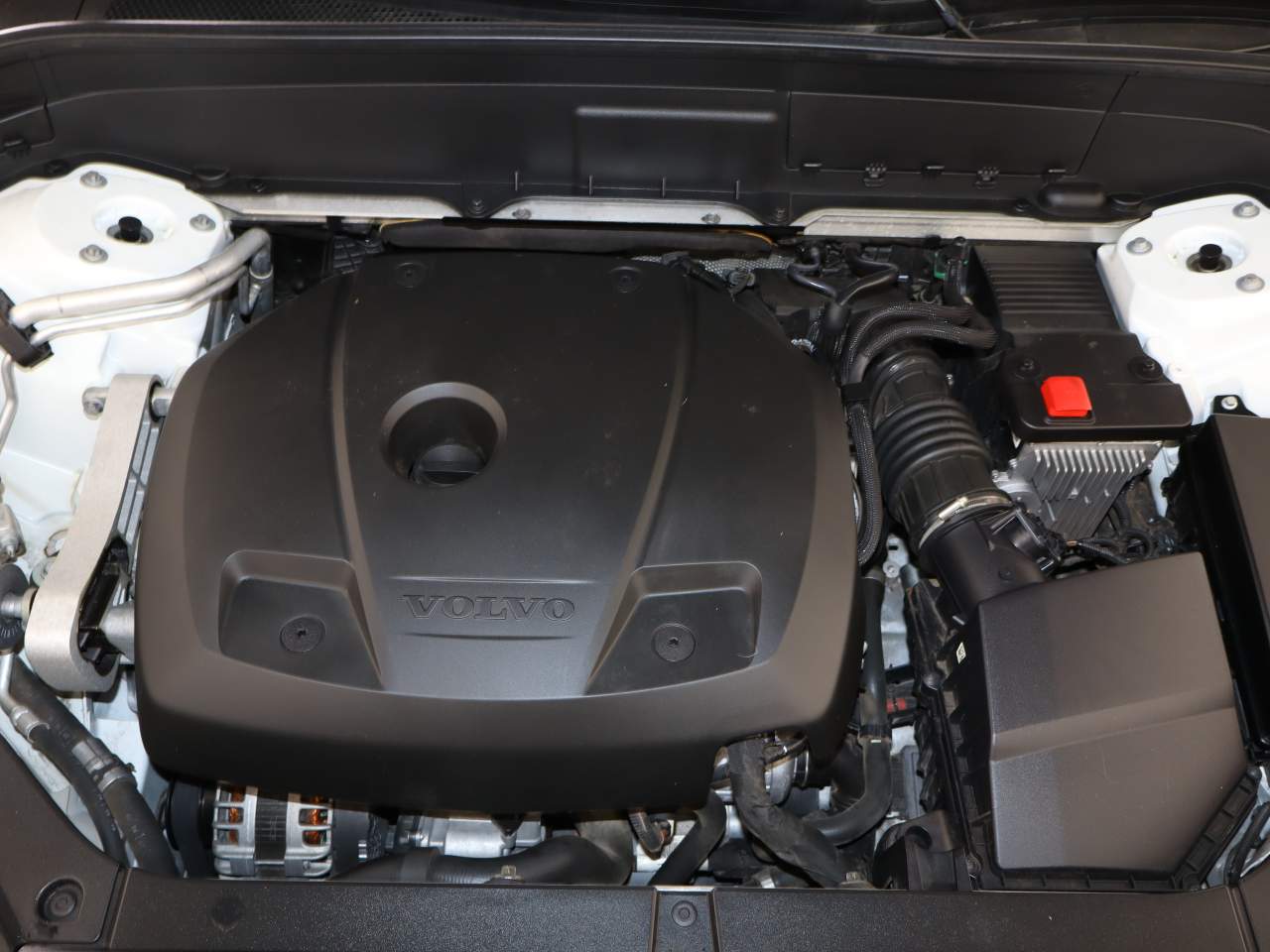 2020 Volvo XC90 T6 Momentum 6-Passenger