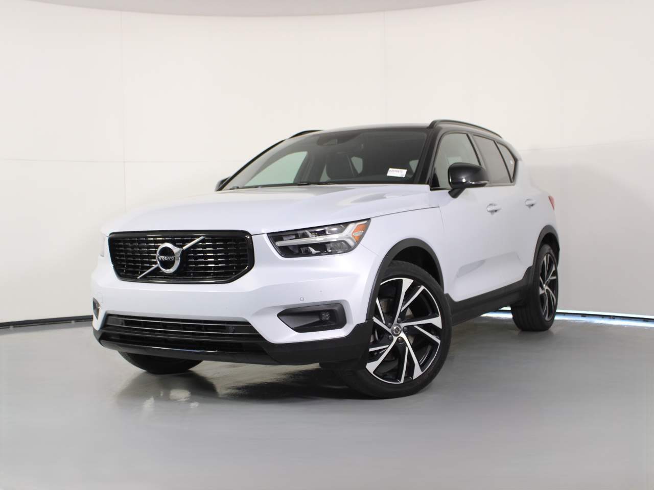 2020 Volvo XC40 T4 R-Design