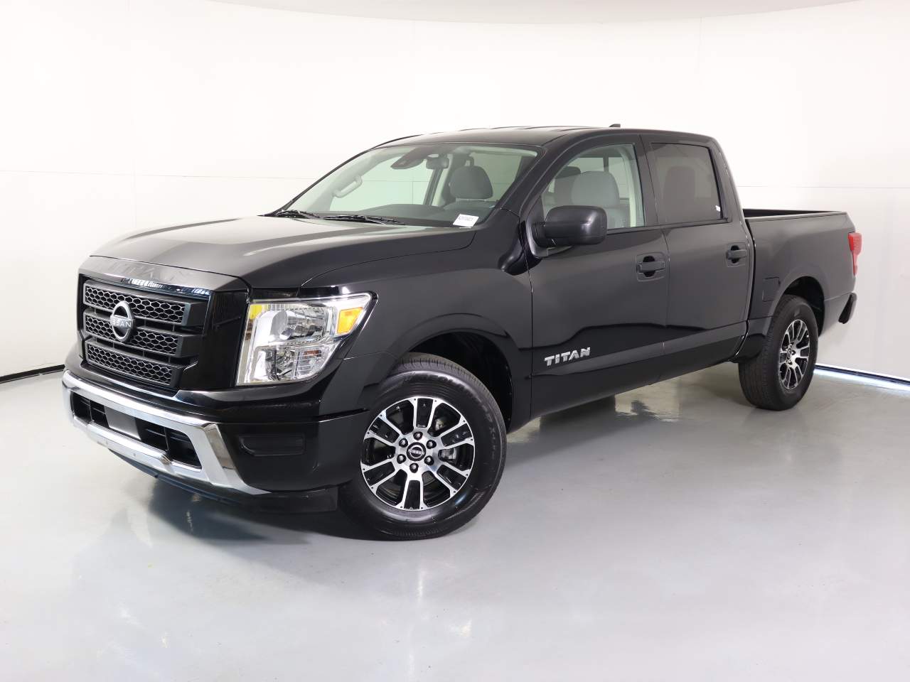 2023 Nissan Titan SV Crew Cab