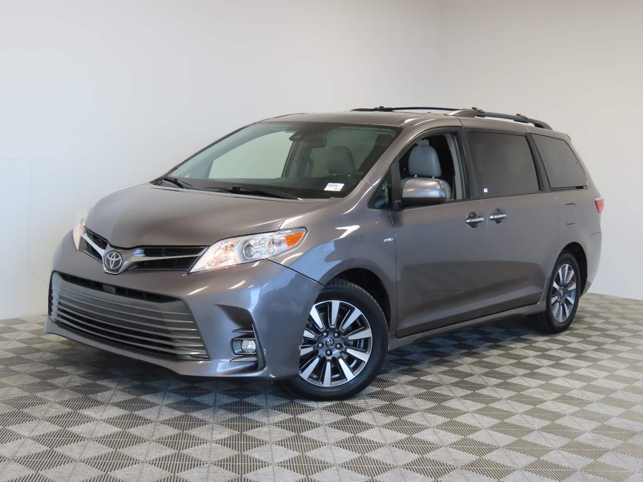 2018 Toyota Sienna XLE 7-Passenger
