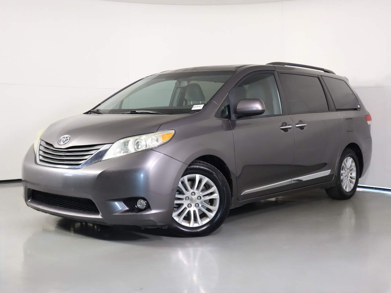 2014 Toyota Sienna XLE 8-Passenger
