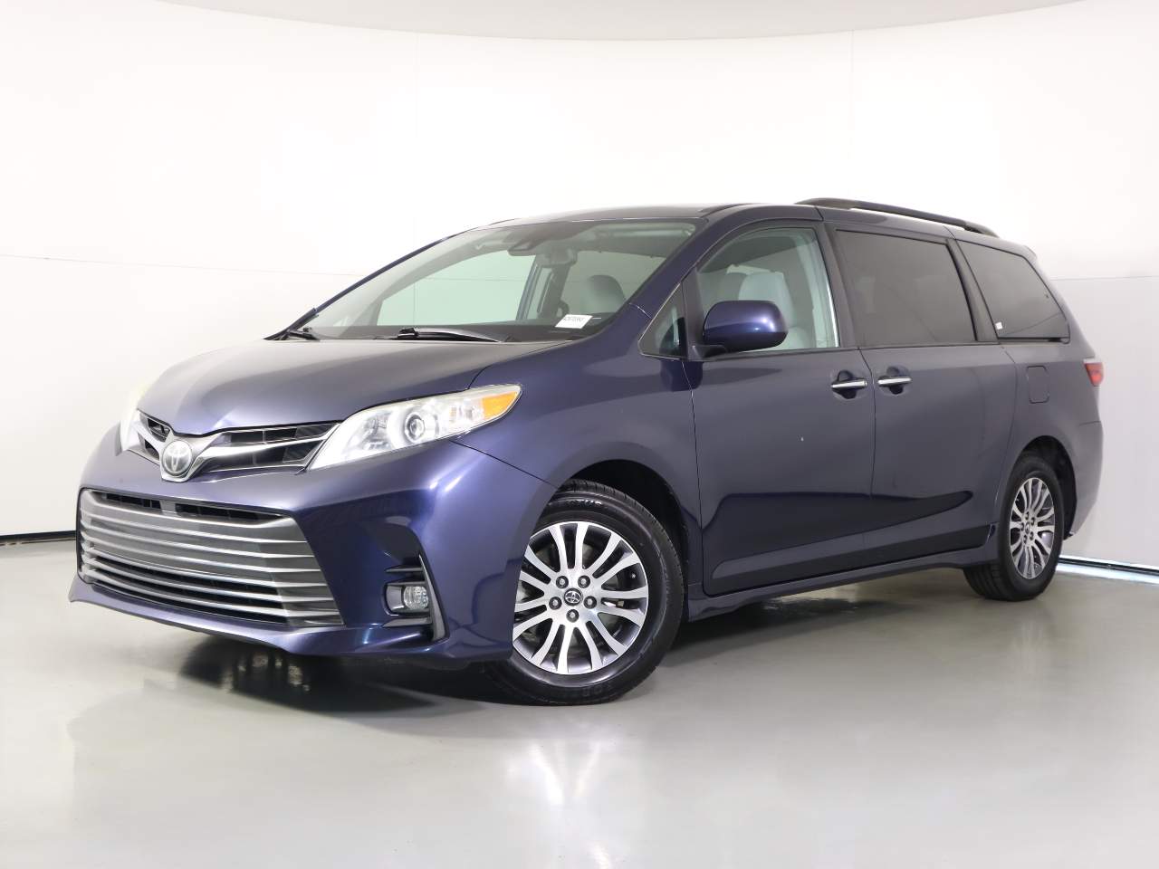 2018 Toyota Sienna XLE 8-Passenger