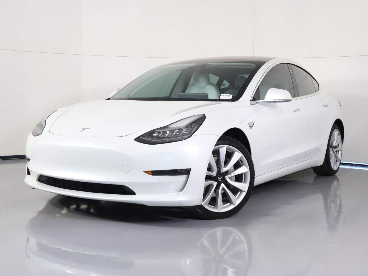 2019 Tesla Model 3 -