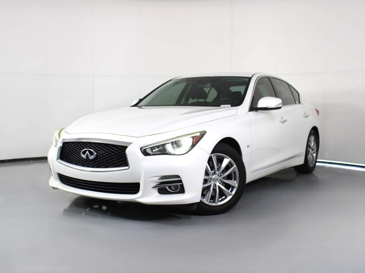 2015 INFINITI Q50
