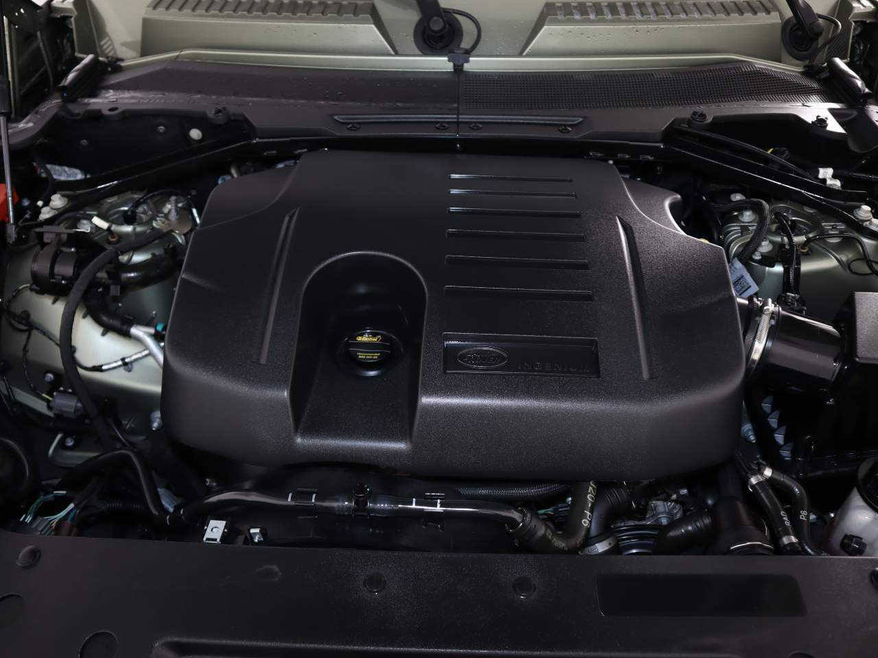 2022 Land Rover Defender 110 SE