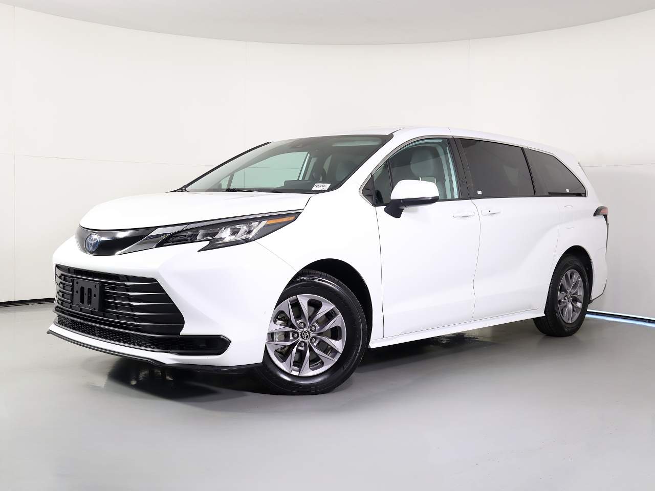 2023 Toyota Sienna LE 8-Passenger