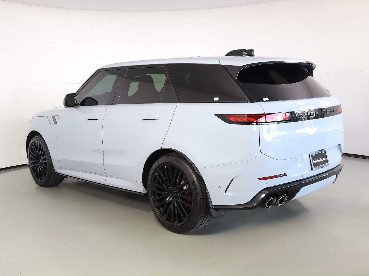 2026 Land Rover Range Rover Sport P635 SV