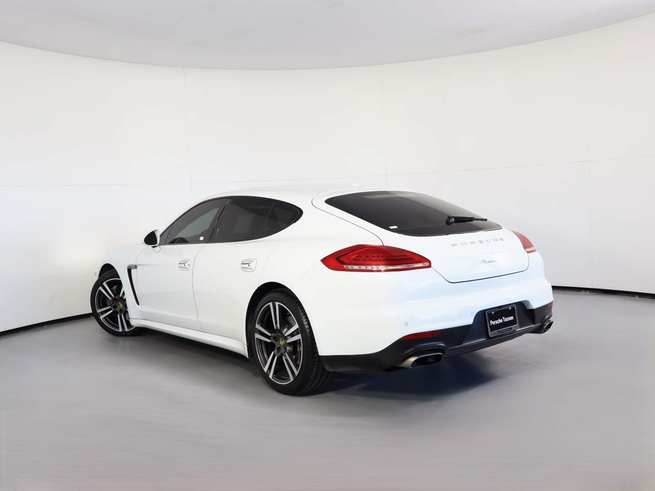 2016 Porsche Panamera Edition