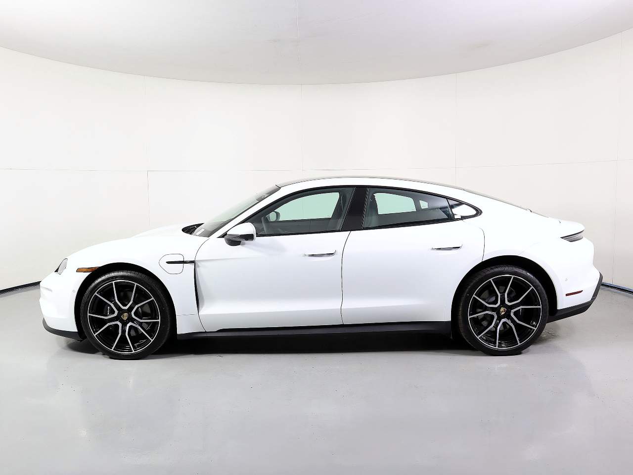 2025 Porsche Taycan 4