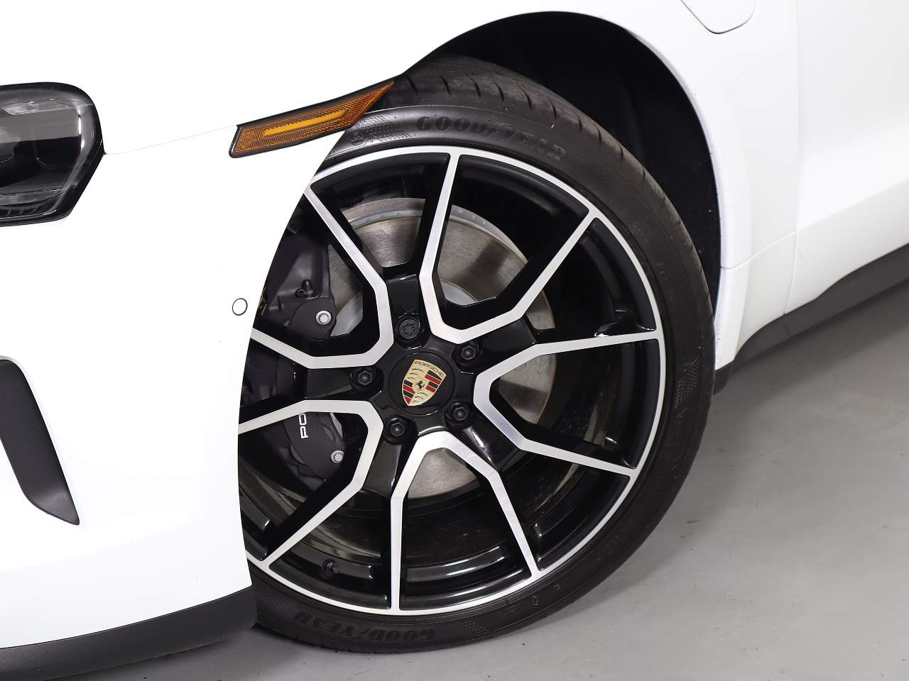 2025 Porsche Taycan 4