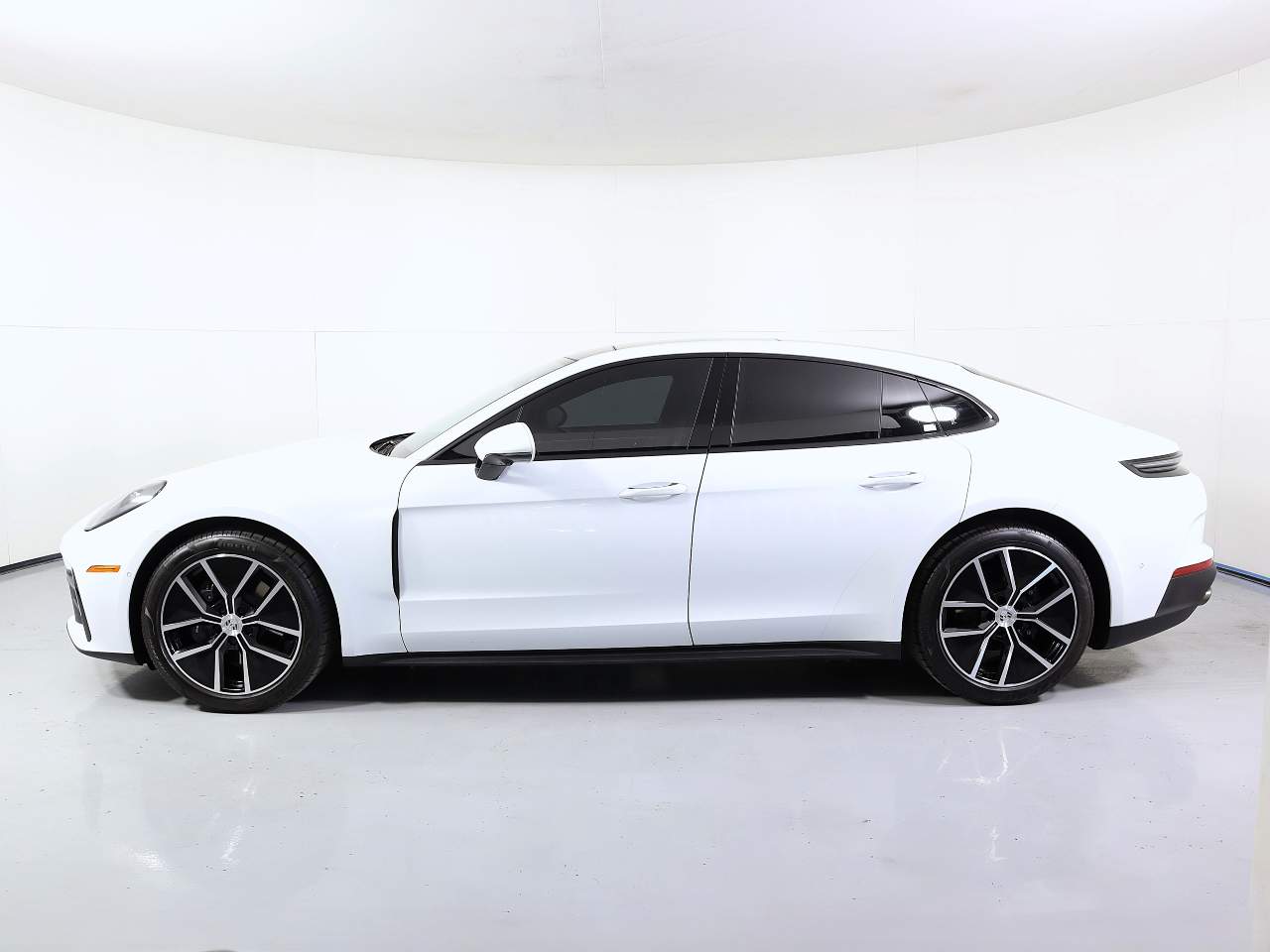 2024 Porsche Panamera 4