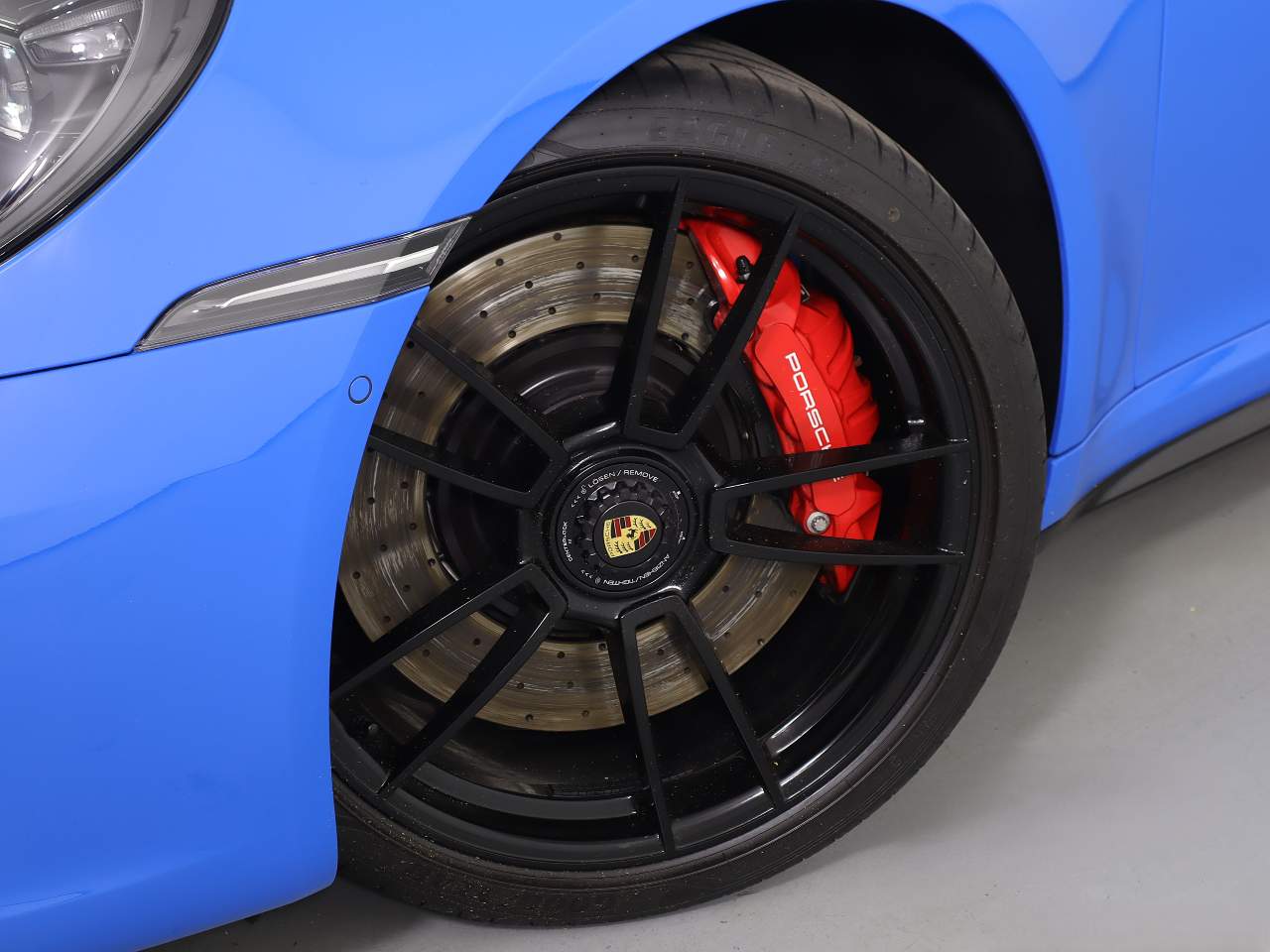 2024 Porsche 911 Carrera 4 GTS