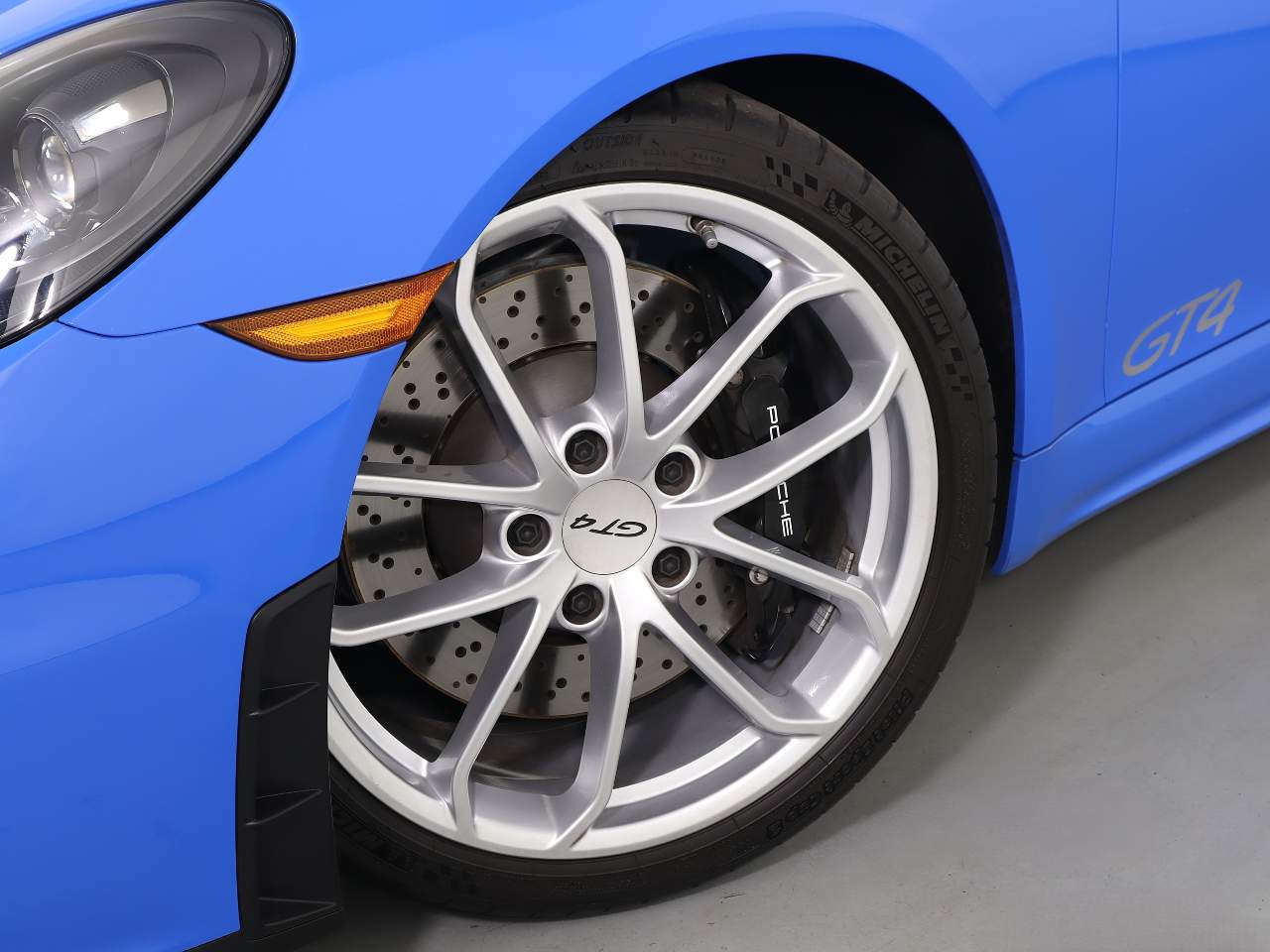 2023 Porsche 718 Cayman GT4