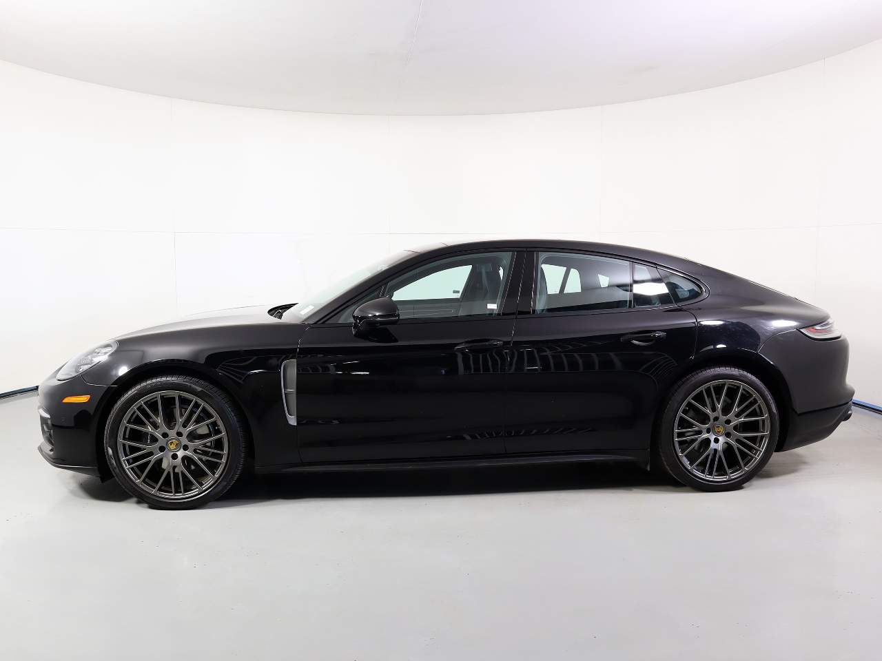 2023 Porsche Panamera Platinum Edition