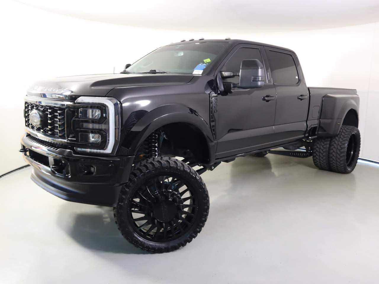2023 Ford F-450 Super Duty Lariat Crew Cab