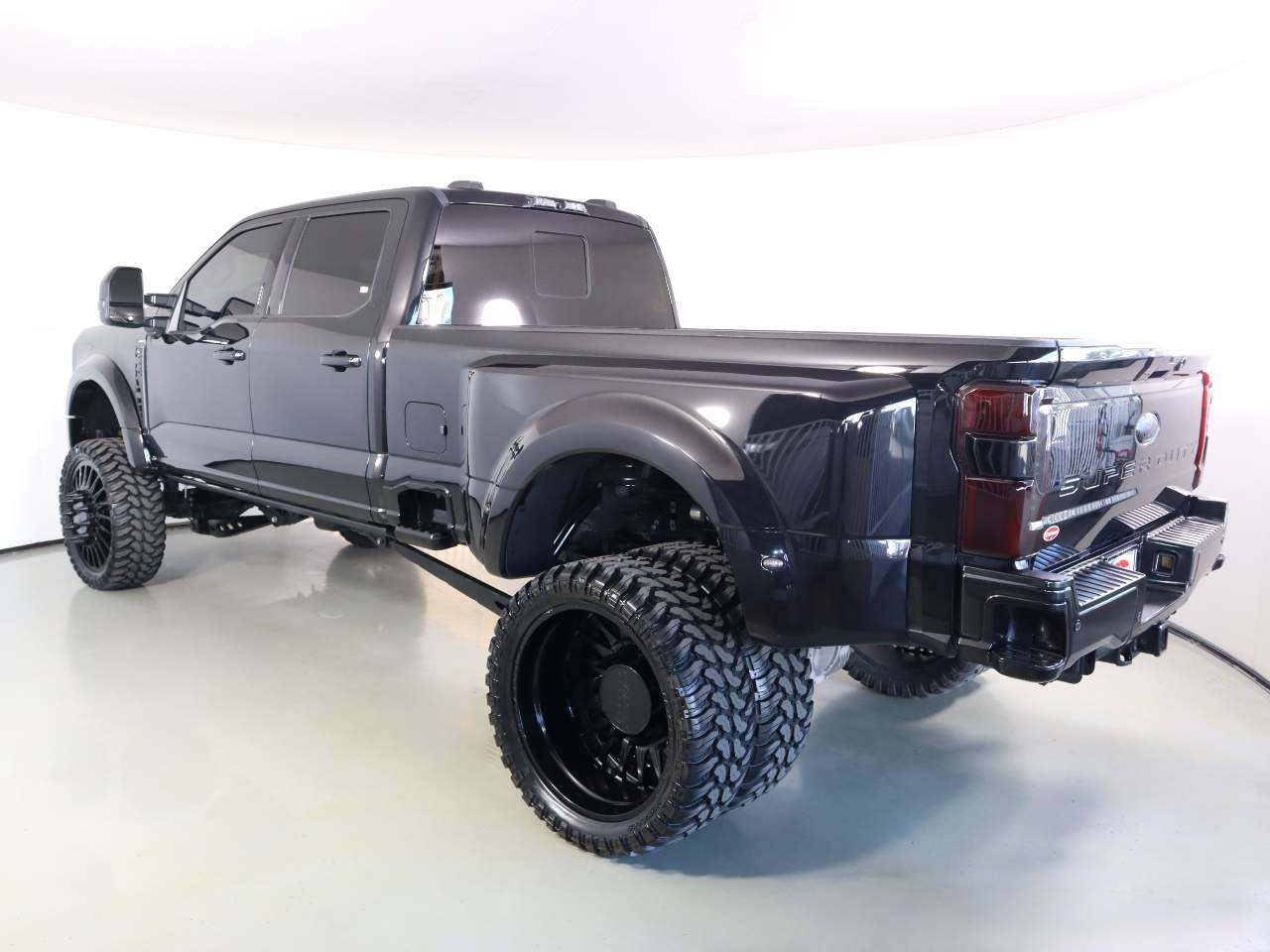 2023 Ford F-450 Super Duty Lariat Crew Cab