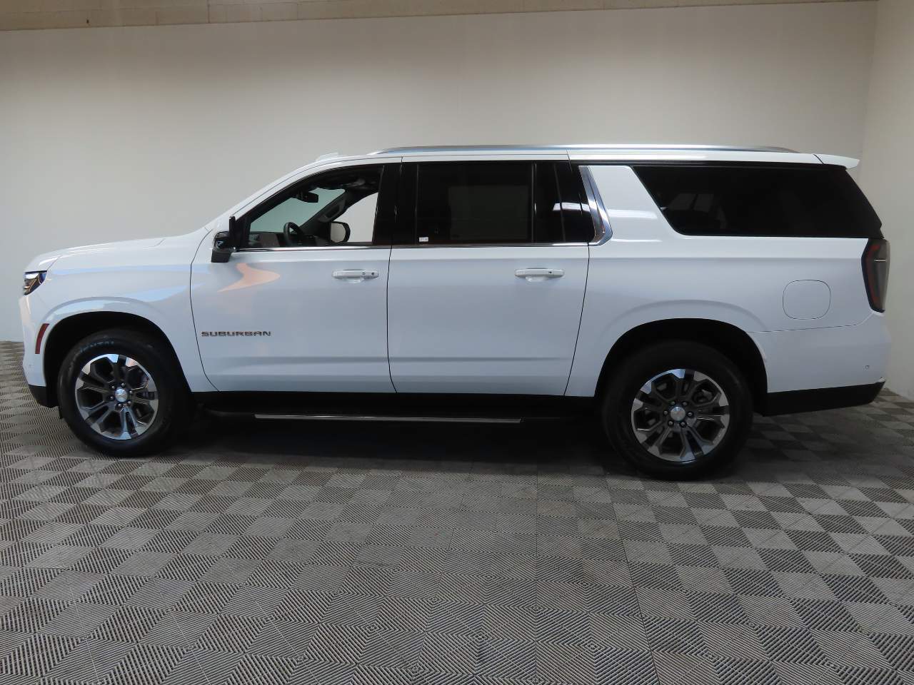 2025 Chevrolet Suburban LT