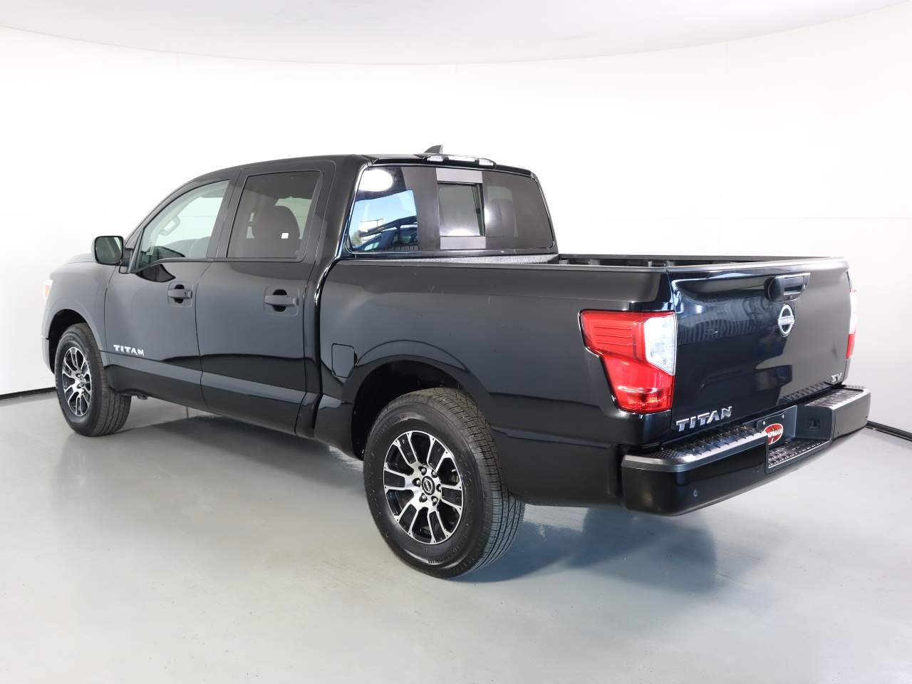 2023 Nissan Titan SV Crew Cab
