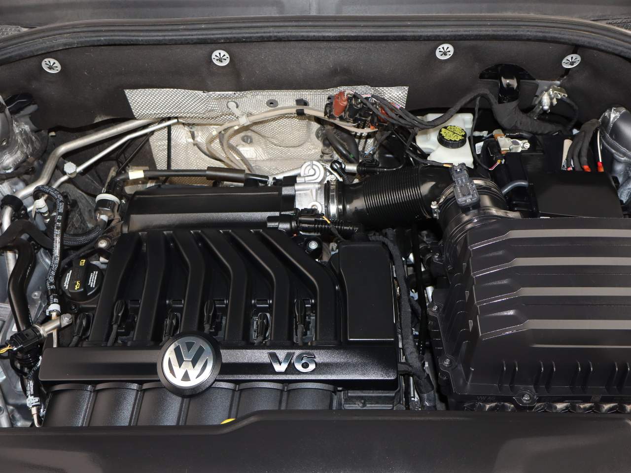 2020 Volkswagen Atlas Cross Sport V6 SE R-Line