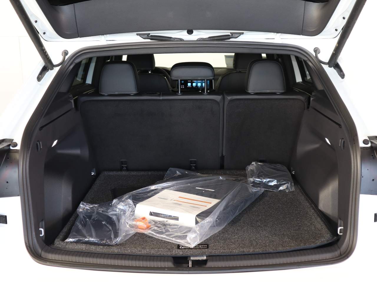2025 Volkswagen Atlas Cross Sport SEL R-Line Black 4Motion