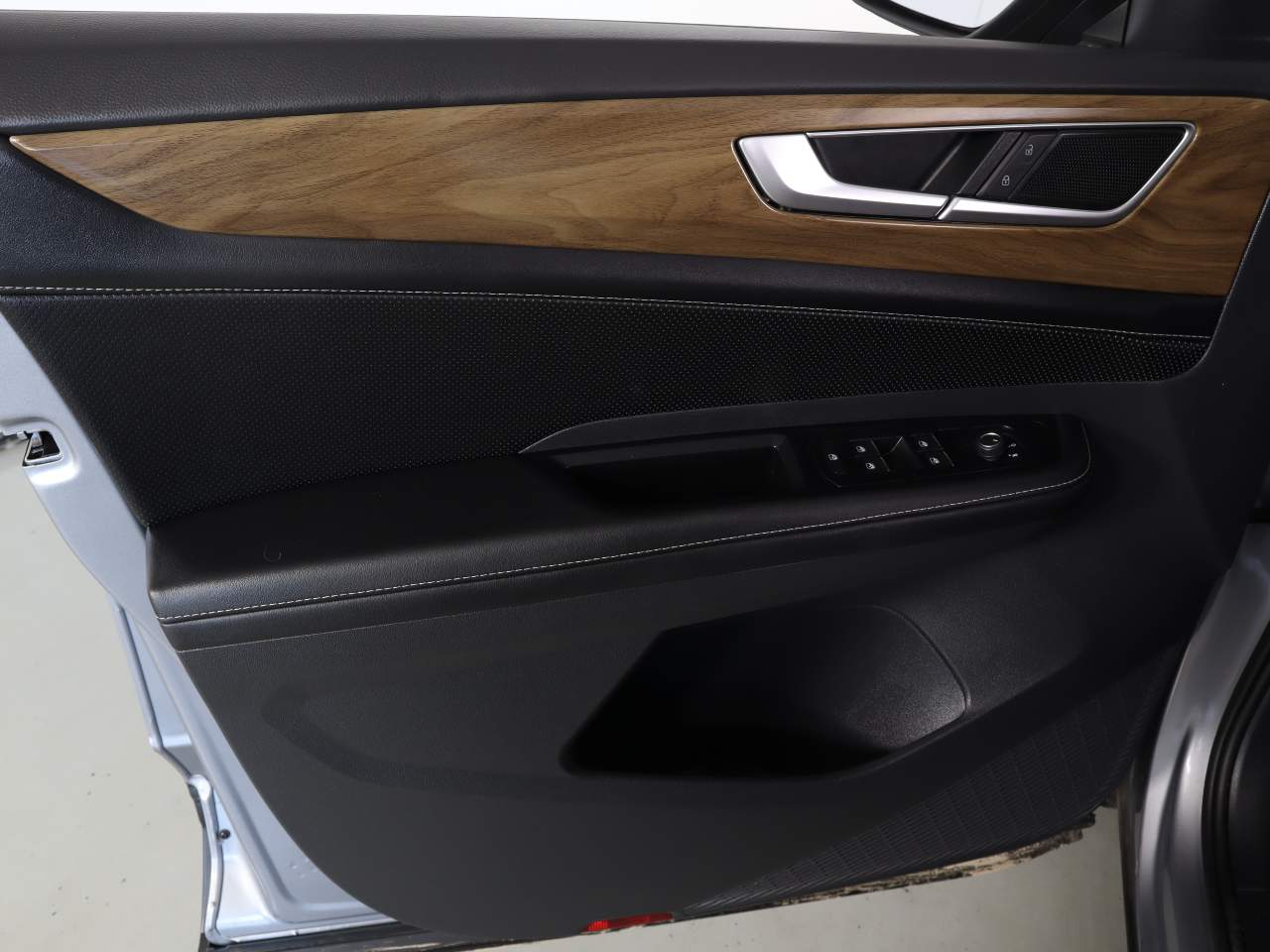 2025 Volkswagen Atlas SE