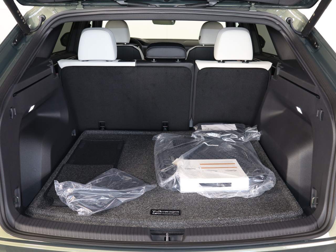 2026 Volkswagen Atlas Cross Sport SEL Premium R-Line 4Motion