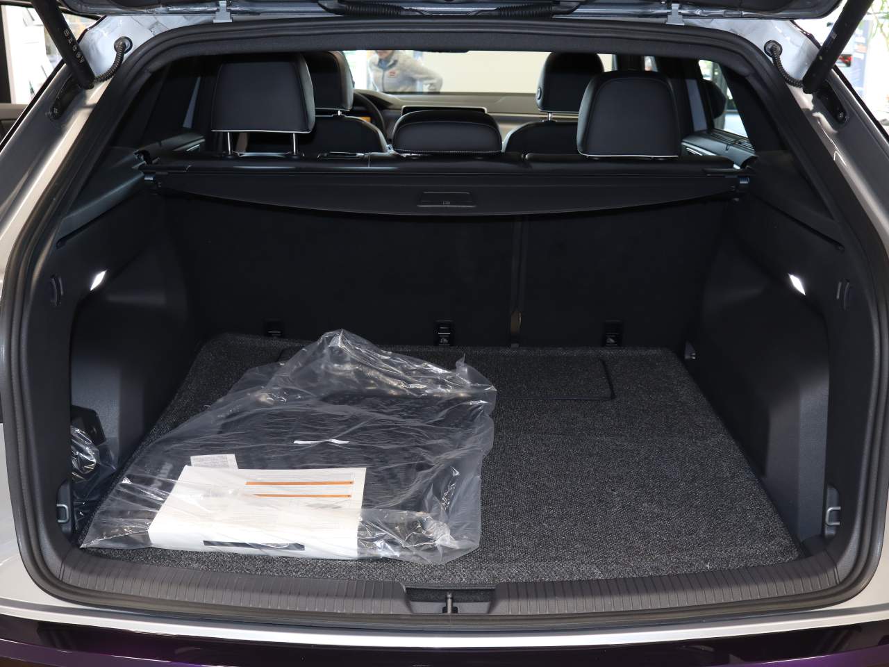 2026 Volkswagen Atlas Cross Sport SEL Premium R-Line 4Motion