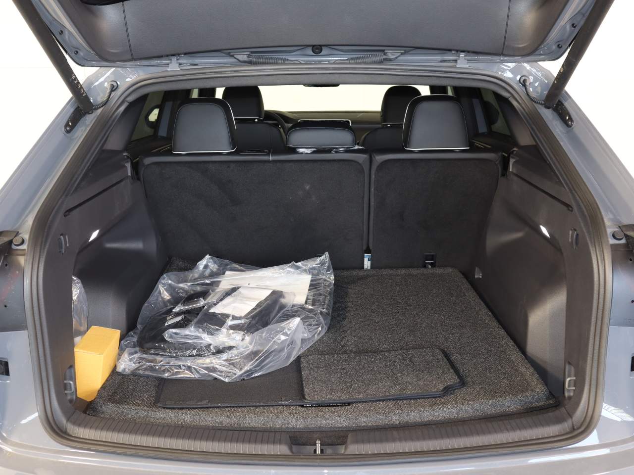2025 Volkswagen Atlas Cross Sport SEL Premium R-Line 4Motion