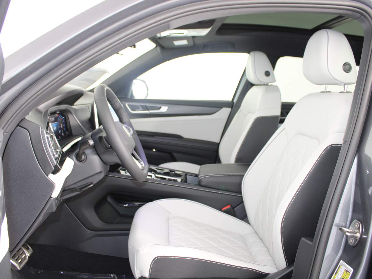 2025 Volkswagen Atlas Cross Sport SEL Premium R-LINE - Photo 11