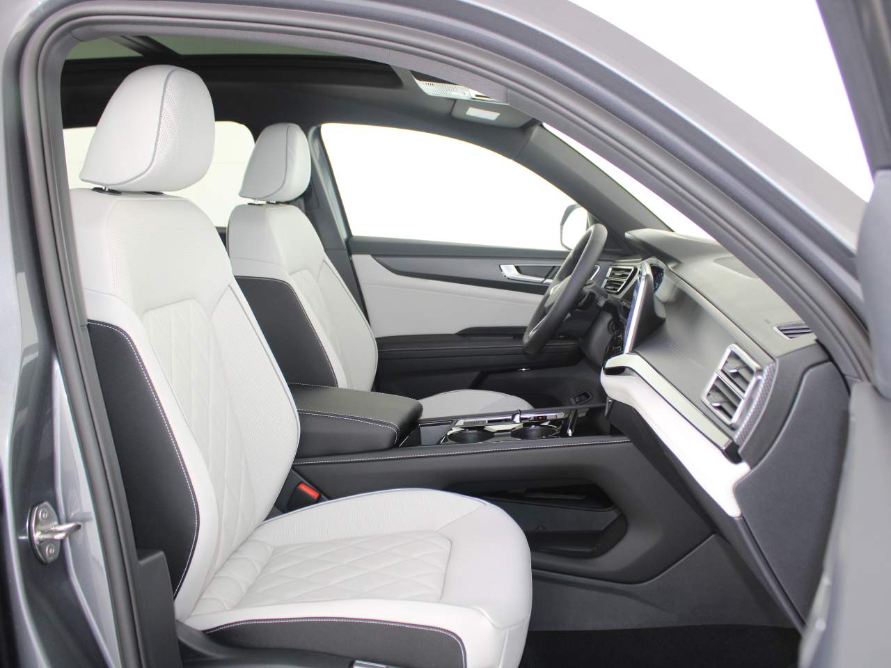 2025 Volkswagen Atlas Cross Sport SEL Premium R-LINE - Photo 13