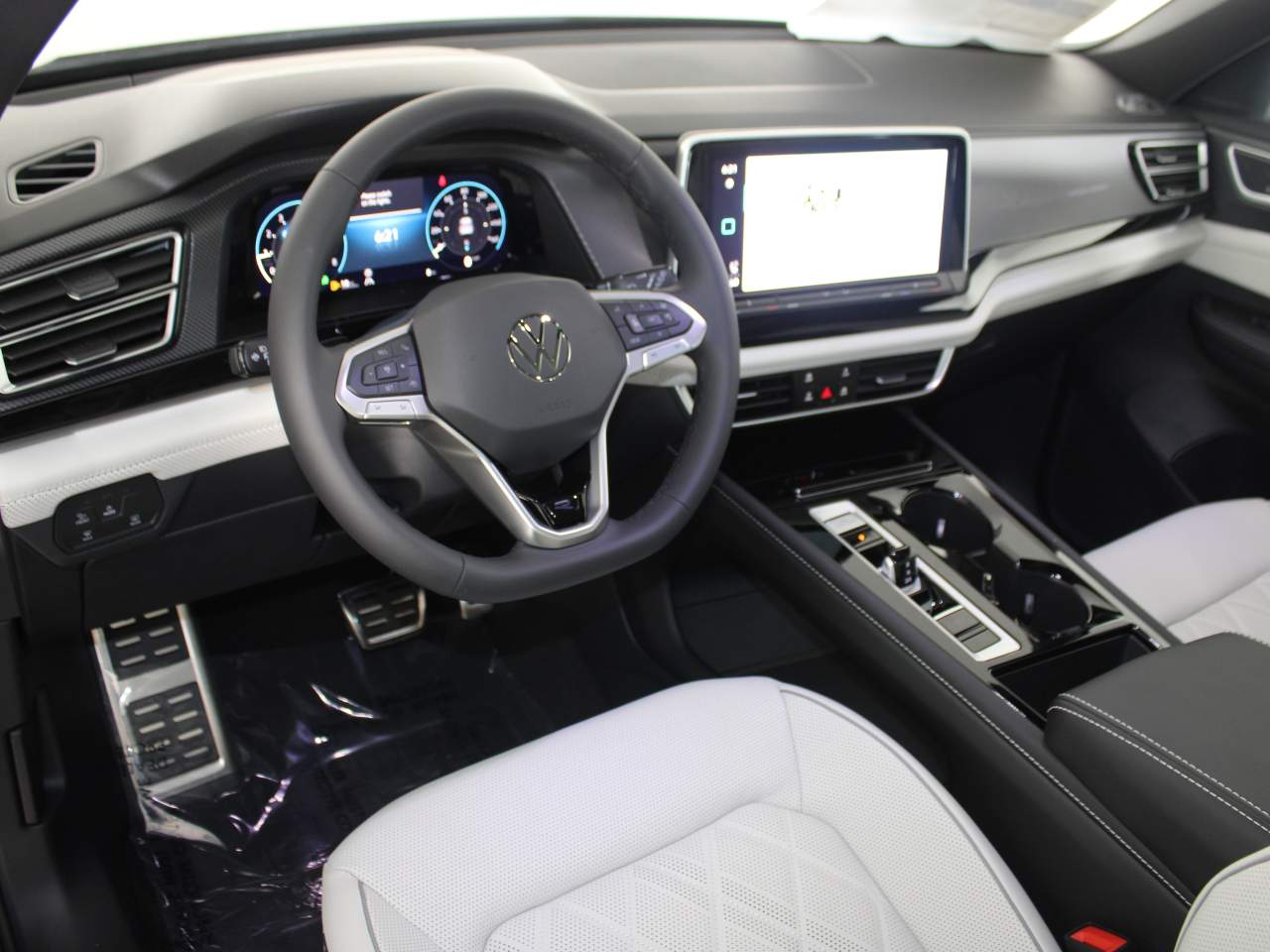 2025 Volkswagen Atlas Cross Sport SEL Premium R-LINE - Photo 10