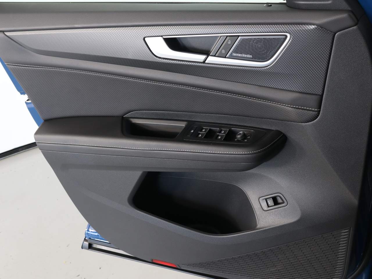 2025 Volkswagen Atlas Cross Sport SEL Premium R-LINE - Photo 15
