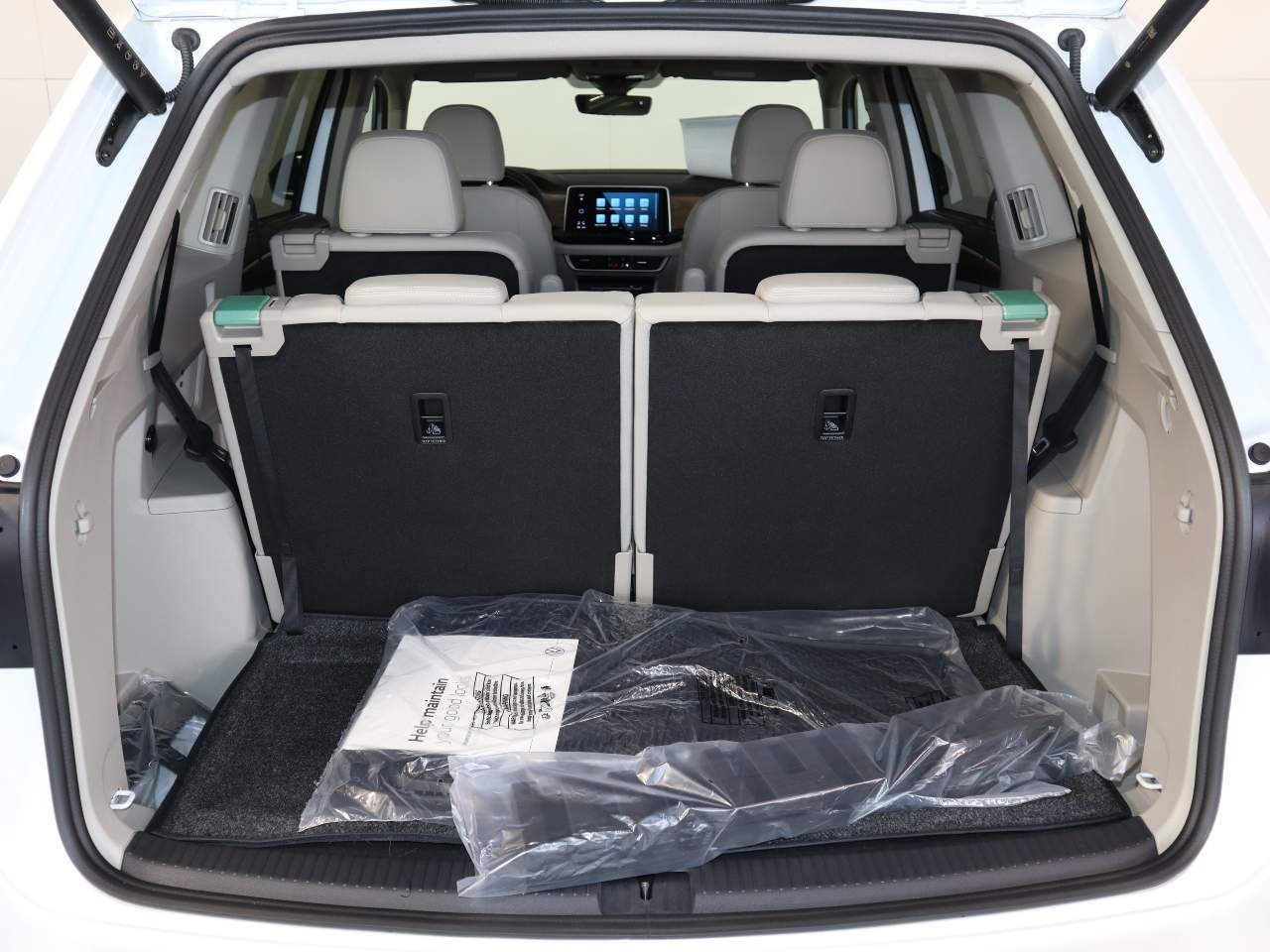 2026 Volkswagen Atlas SE Technology photo 2