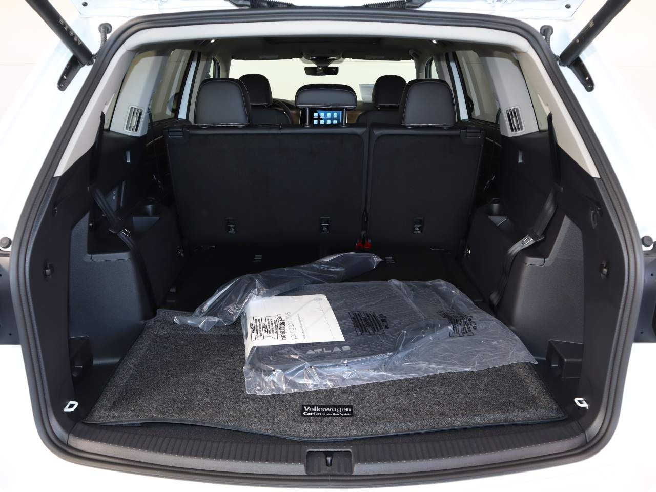 2026 Volkswagen Atlas SE Technology photo 2