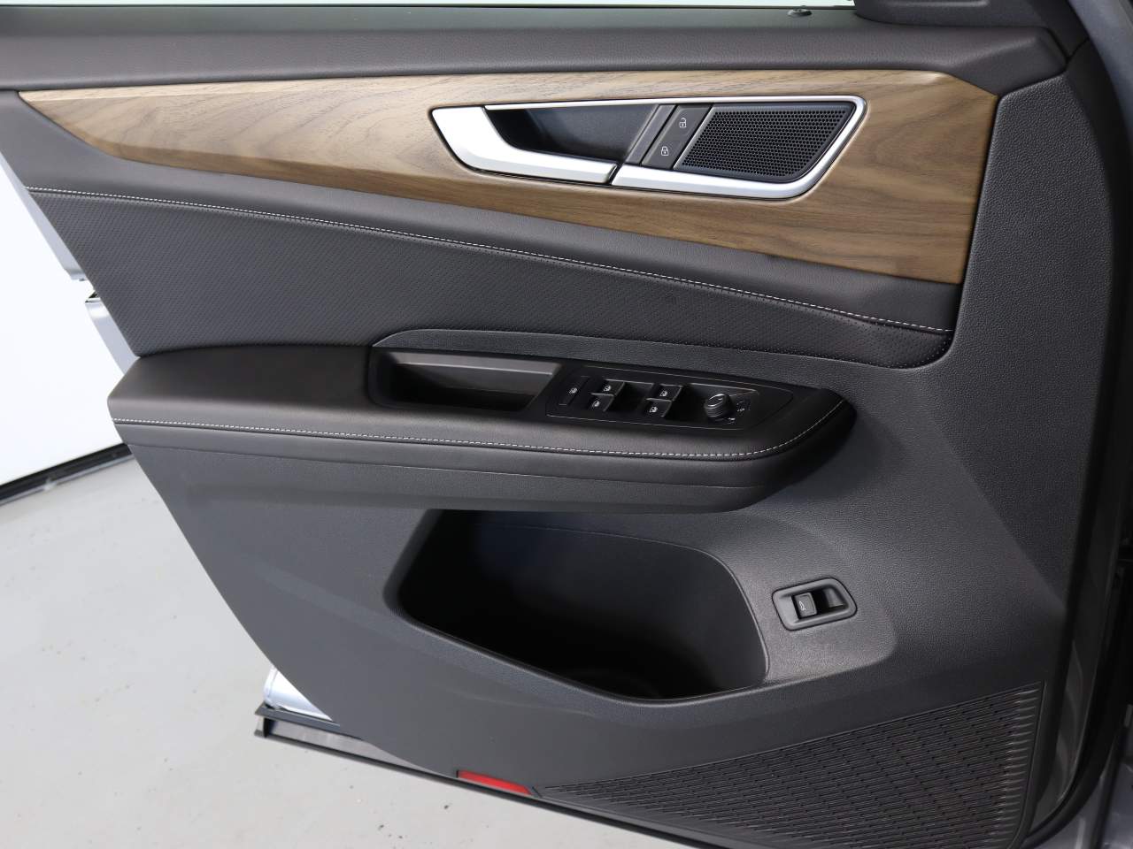 2025 Volkswagen Atlas SE Technology