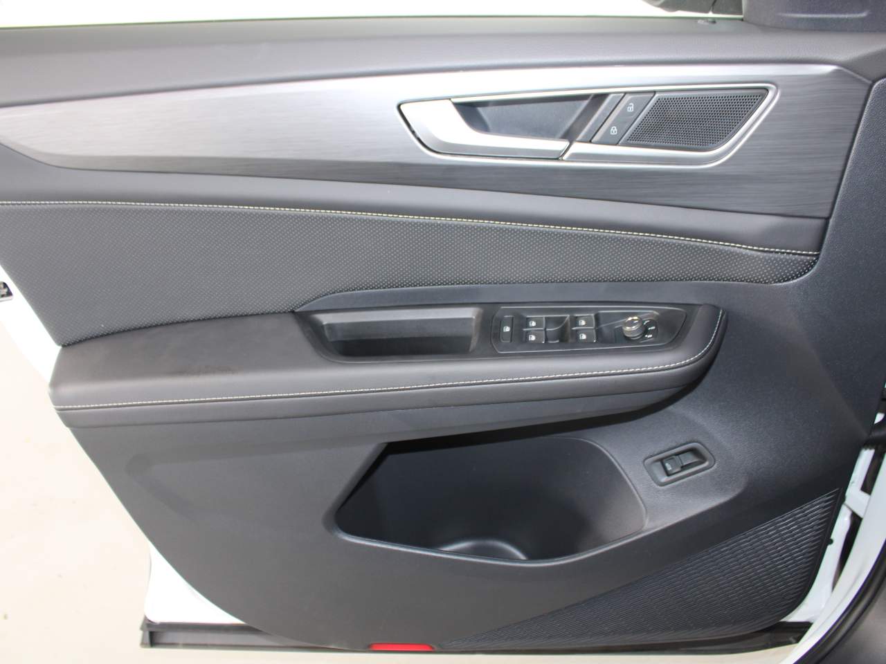 2026 Volkswagen Atlas Cross Sport SE w/Tech - Photo 9