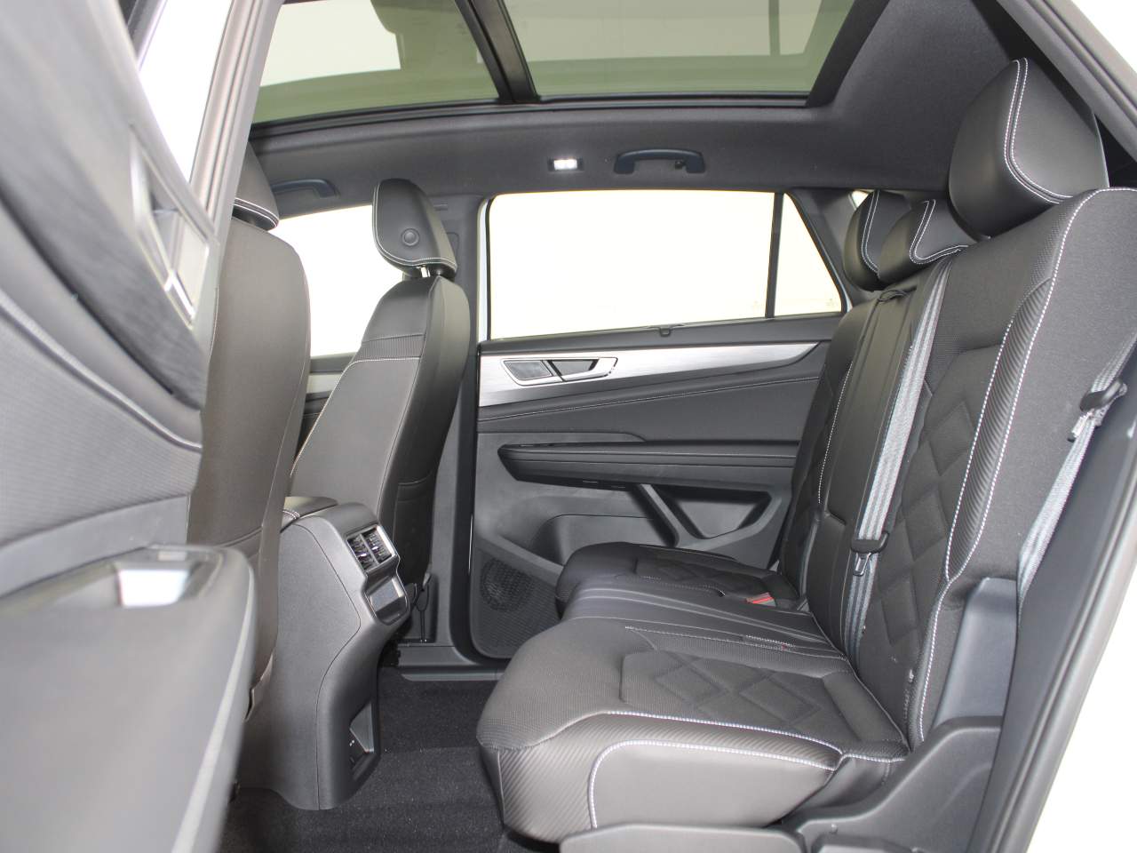 2026 Volkswagen Atlas Cross Sport SE w/Tech - Photo 12