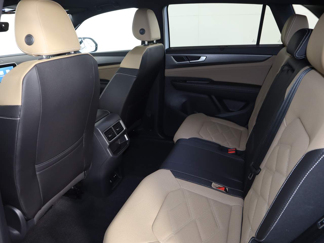 2026 Volkswagen Atlas Cross Sport SE w/Tech - Photo 11