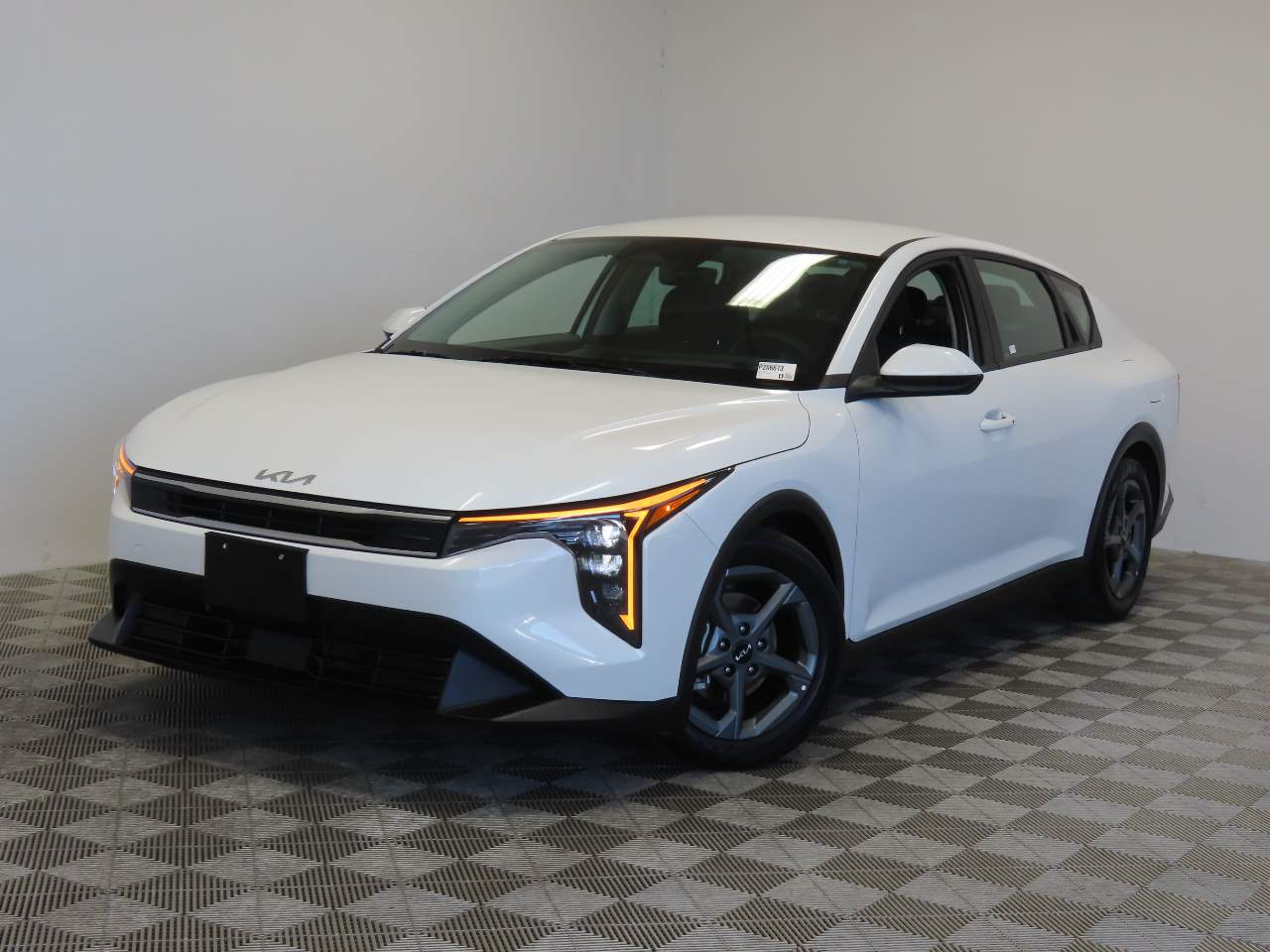 2025 Kia K4 LXS AT's photo