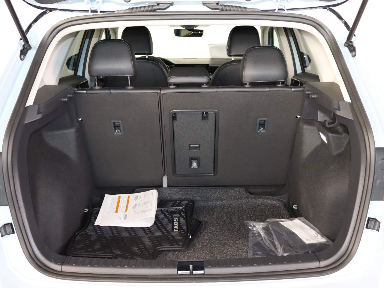 2026 Volkswagen Taos SE Black