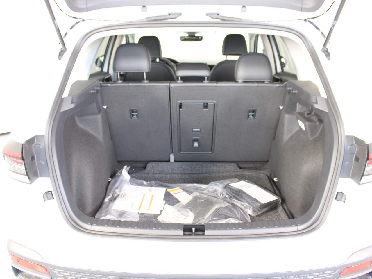 2025 Volkswagen Taos SE Black