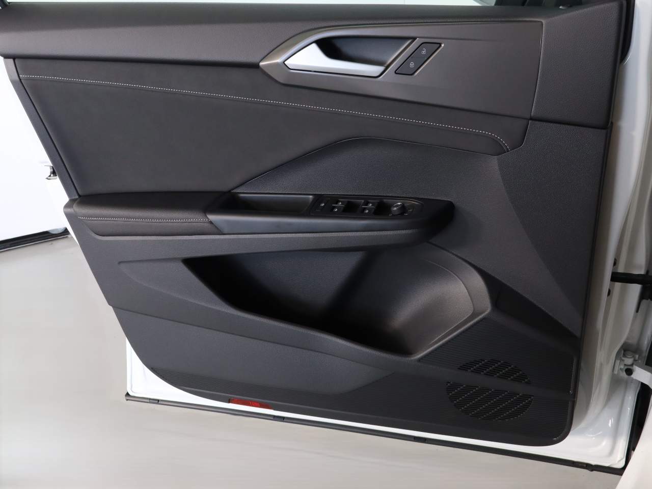 2026 Volkswagen Taos SE Black