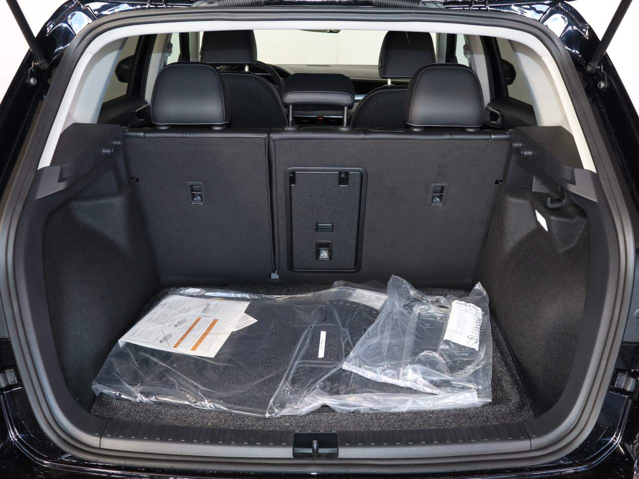 2027 Volkswagen Taos SEL 4Motion