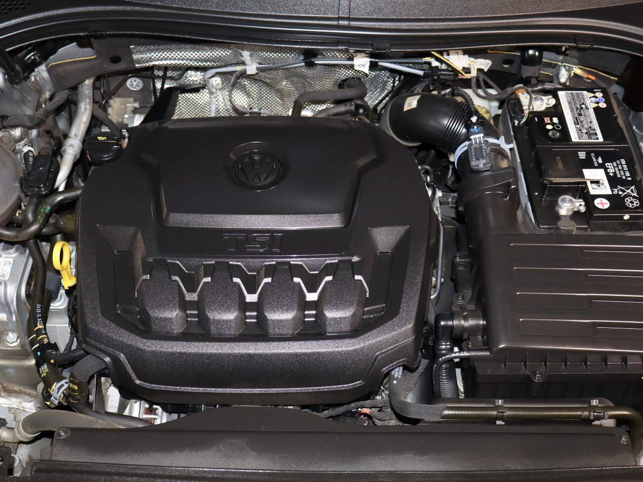 2023 Volkswagen Tiguan SE R-Line Black