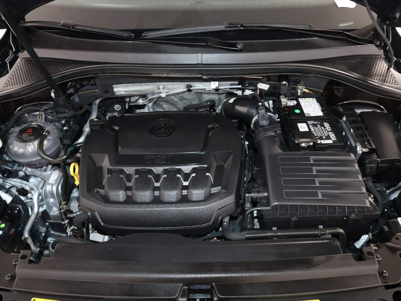 2023 Volkswagen Tiguan SE R-Line Black