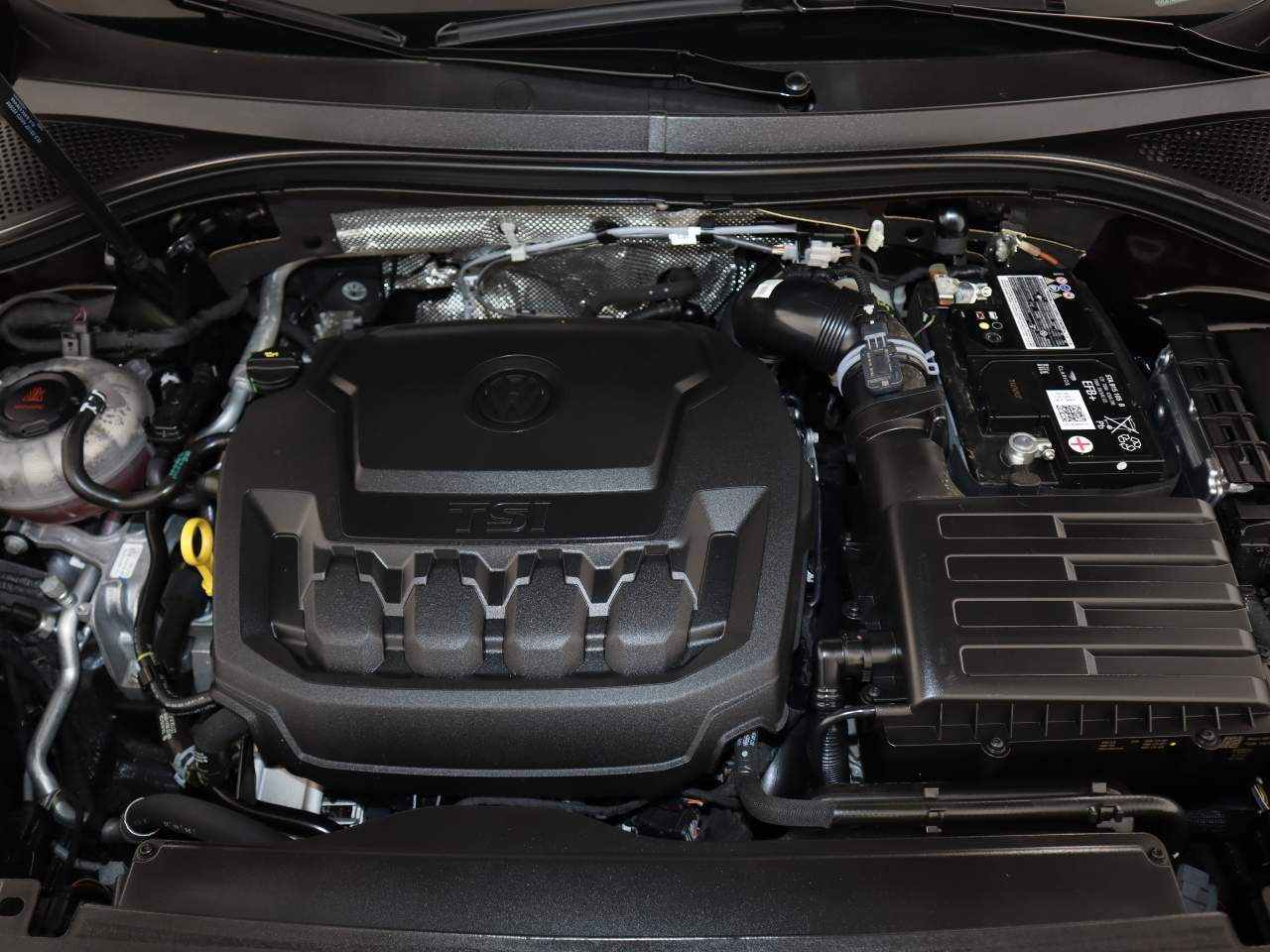 2023 Volkswagen Tiguan SE R-Line Black