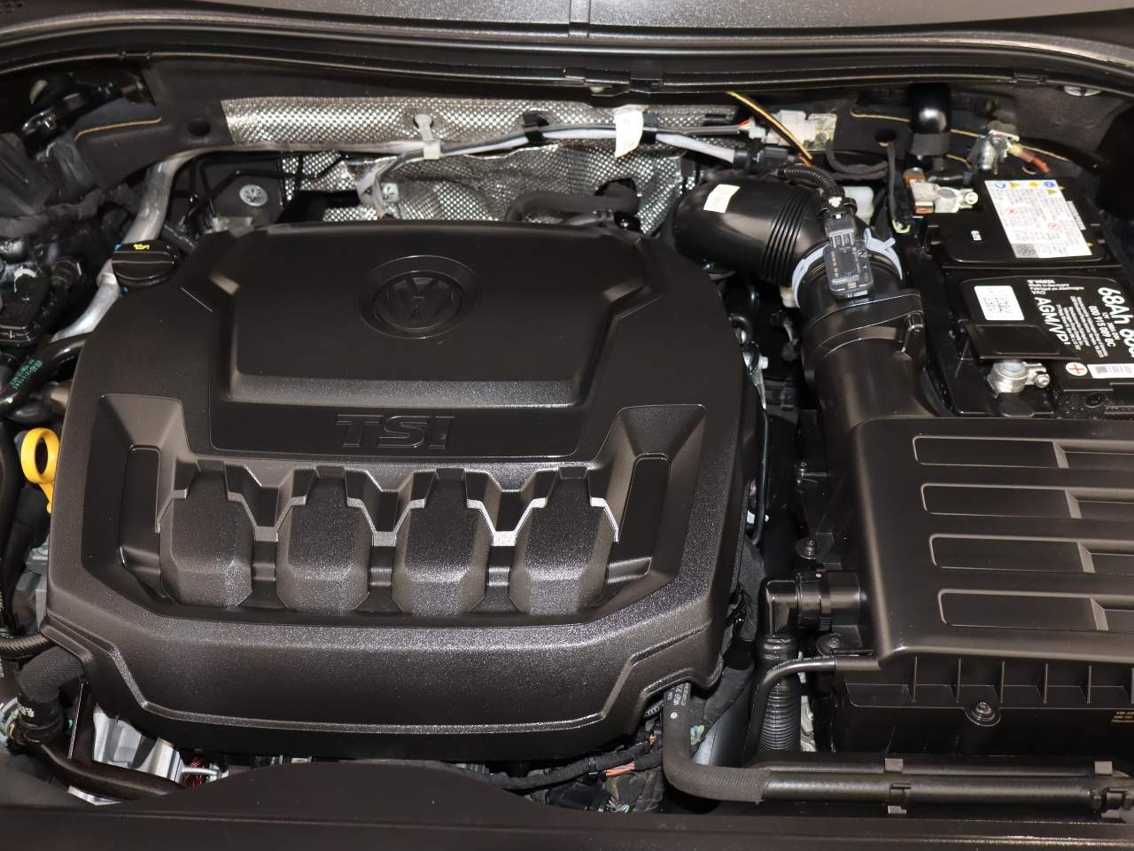 2023 Volkswagen Tiguan SE R-Line Black