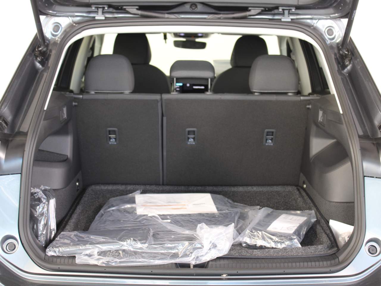 2025 Volkswagen Tiguan S photo 2