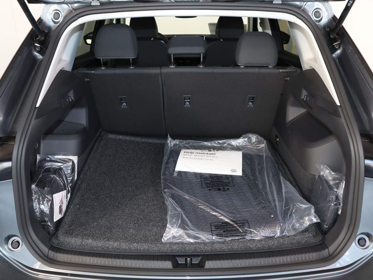 2025 Volkswagen Tiguan S photo 2